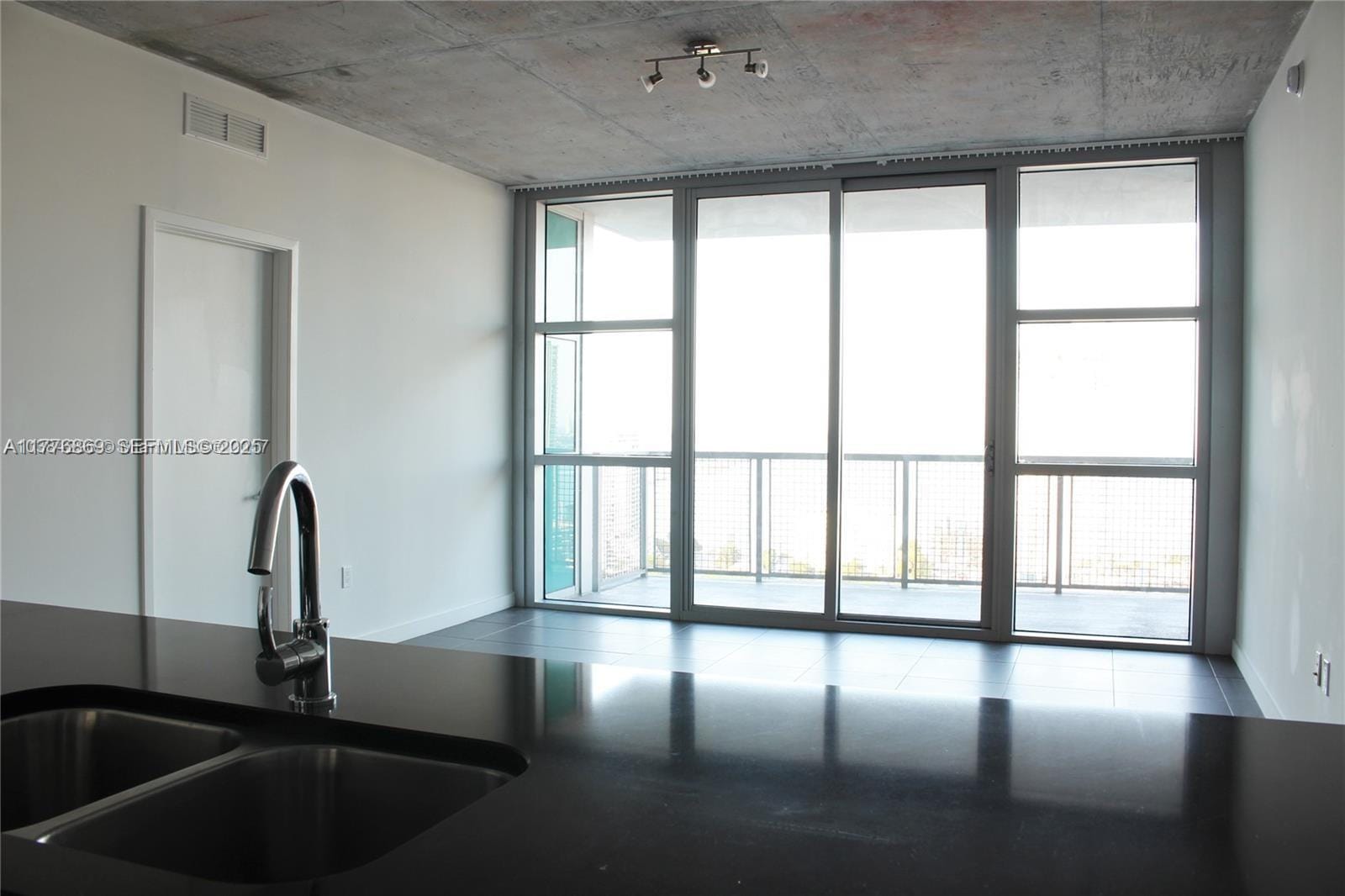 3301 NE 1 Avenue H2904 — photo 3
