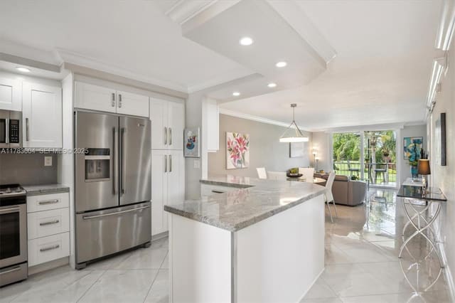 9823 S Hollybrook Lake Drive 301, Pembroke Pines, FL 33025