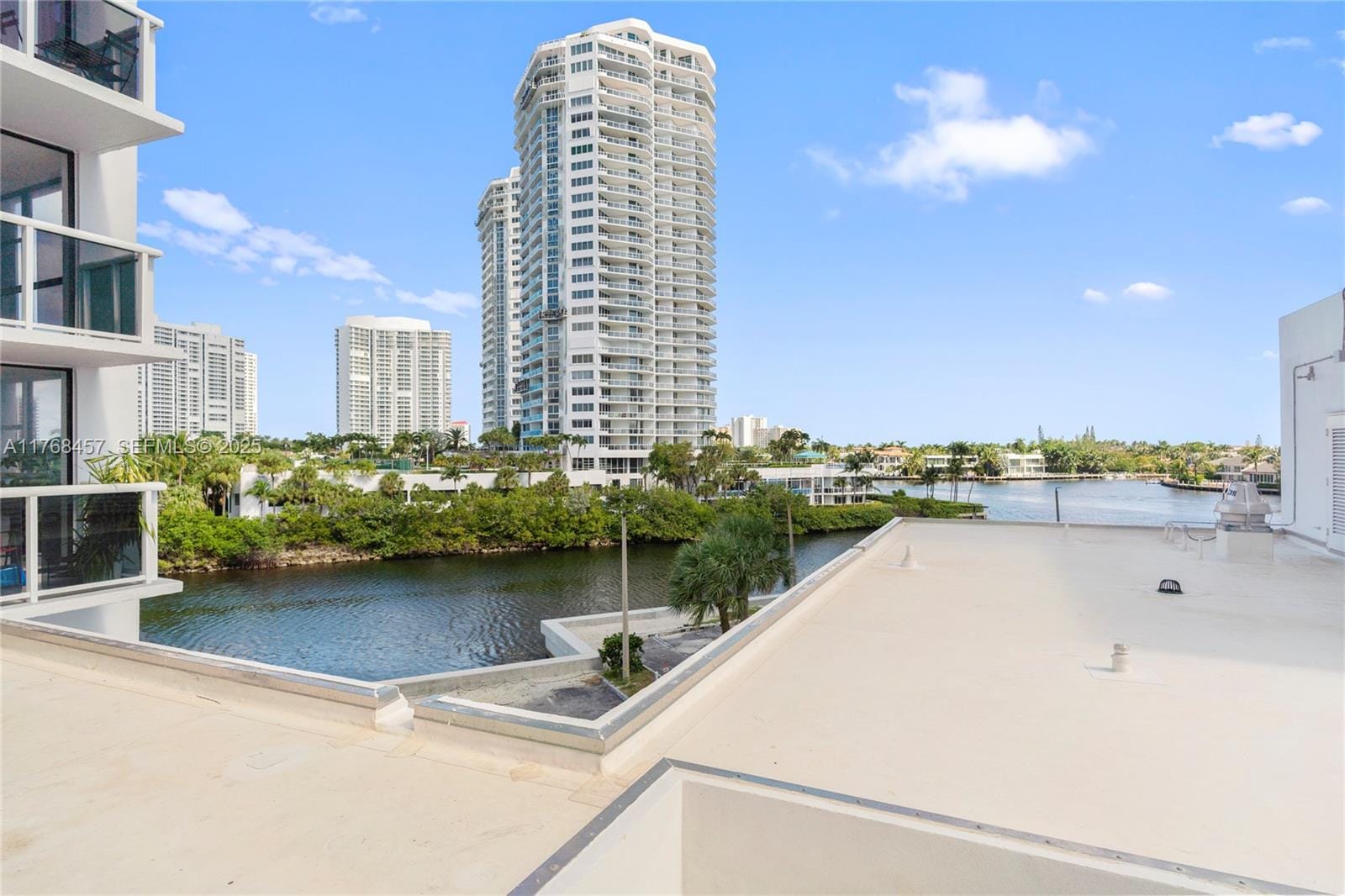20505 E Country Club Drive 434, Aventura, FL 33180 photo 25
