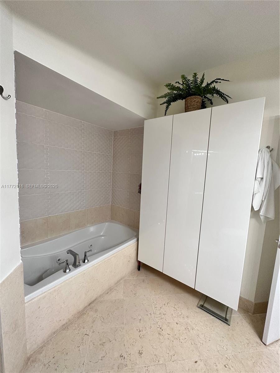 19900 E Country Club Drive 1012, Aventura, FL 33180 photo 27