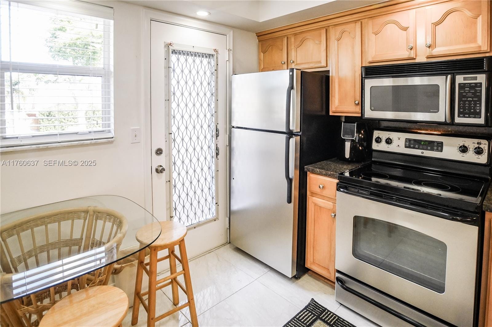 202 SE 10th Street 206 — photo 8