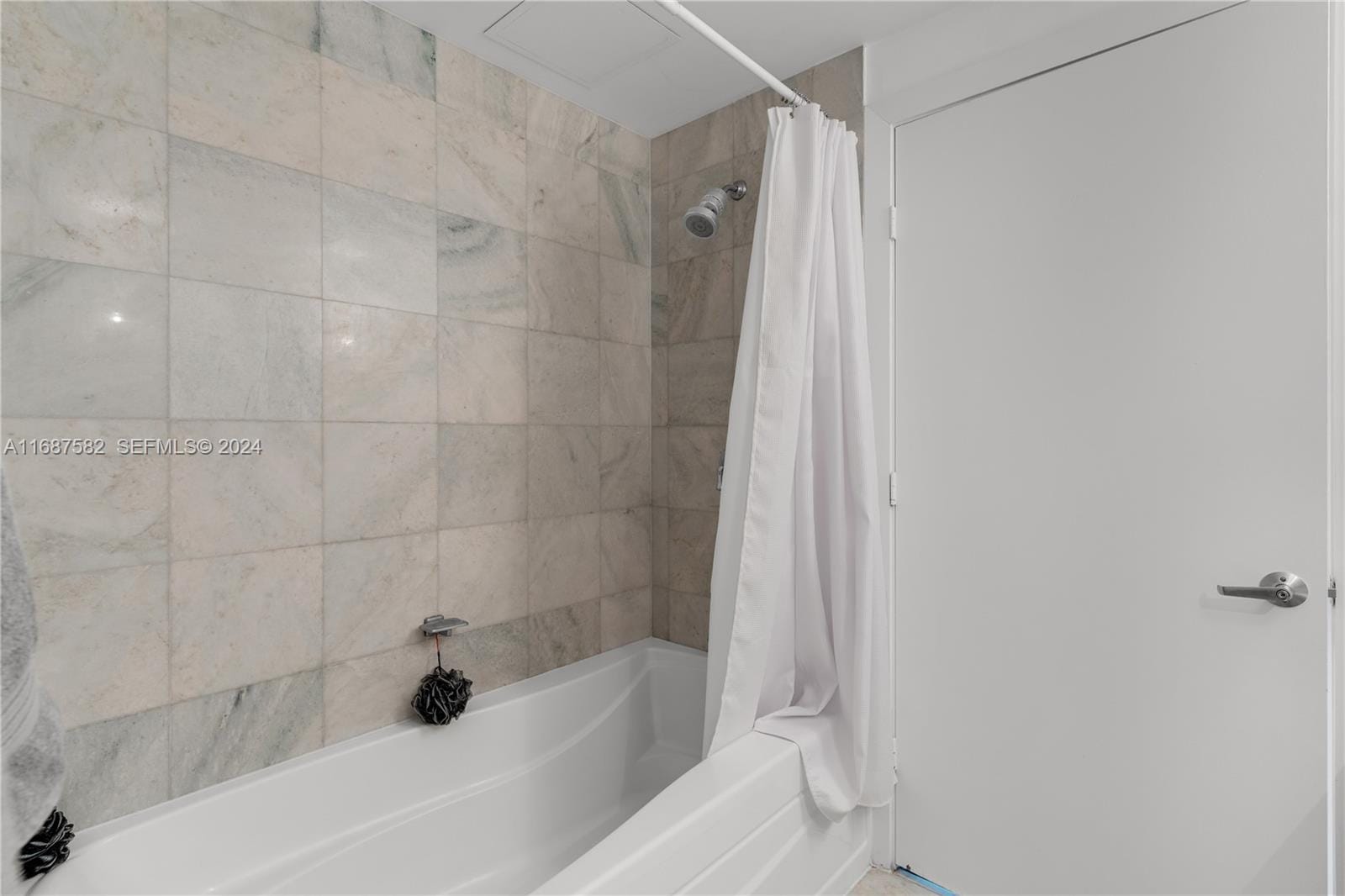 1060 Brickell Avenue 409, Miami, FL 33131 photo 12
