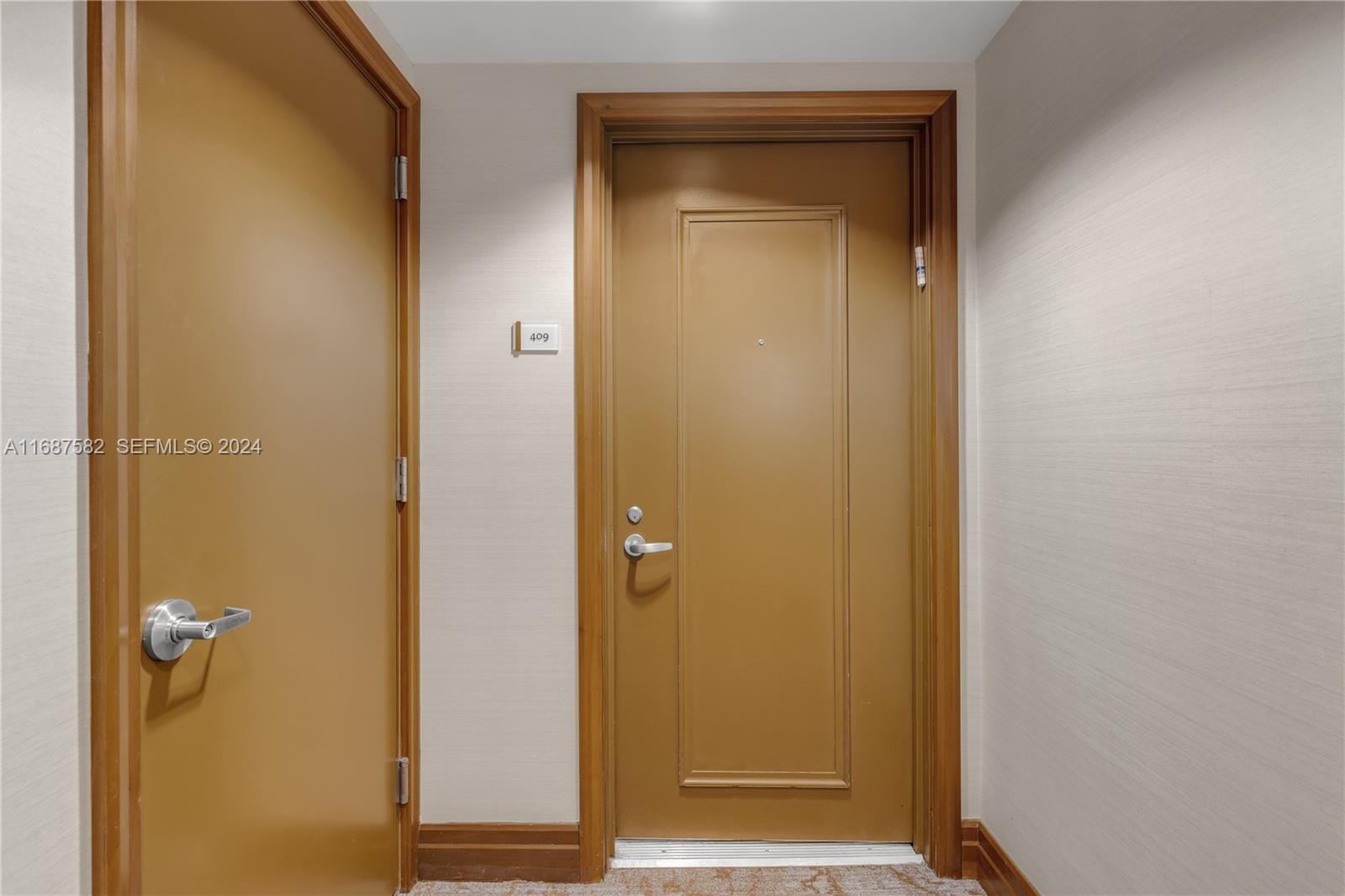 1060 Brickell Avenue 409, Miami, FL 33131 photo 15