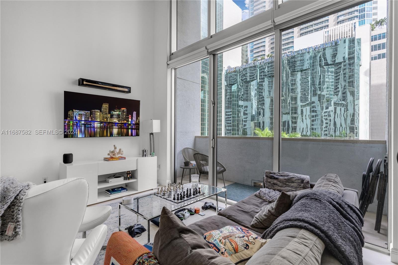 1060 Brickell Avenue 409, Miami, FL 33131 photo 3