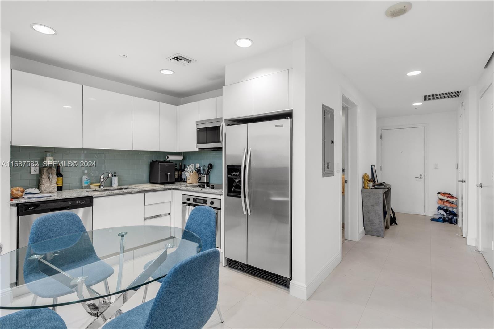 1060 Brickell Avenue 409, Miami, FL 33131 photo 7