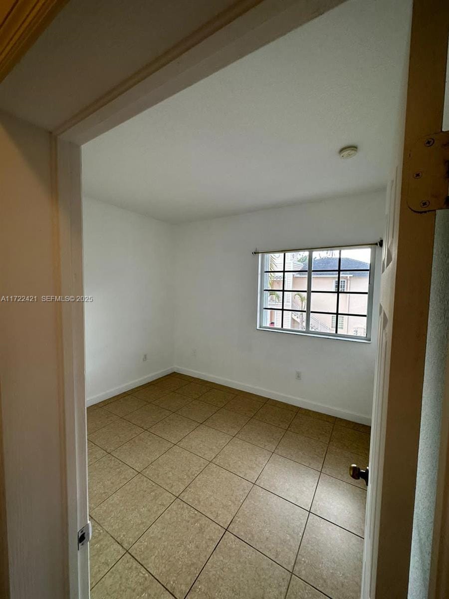 2589 NE 4th Street 205 — photo 6