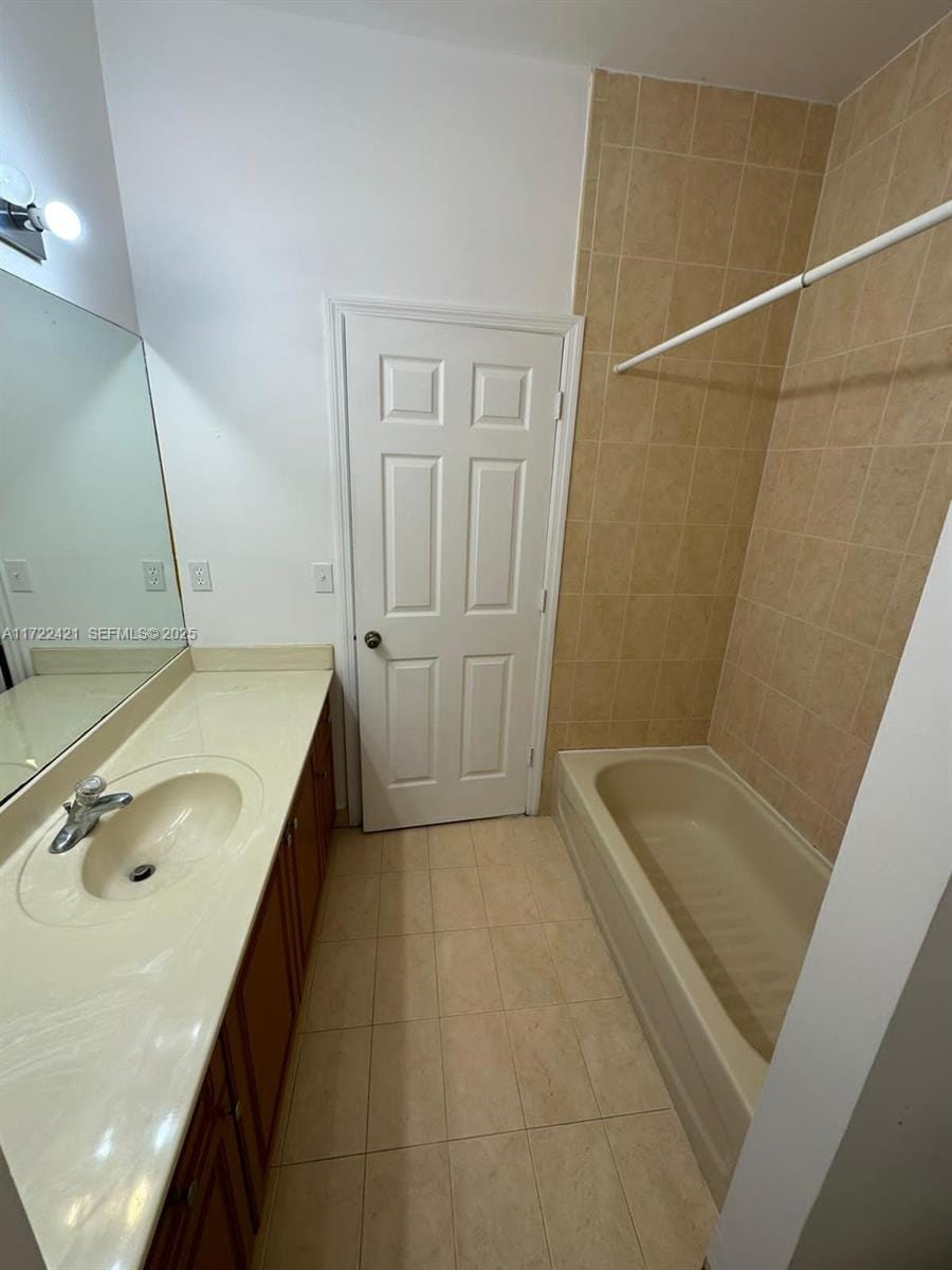 2589 NE 4th Street 205 — photo 7