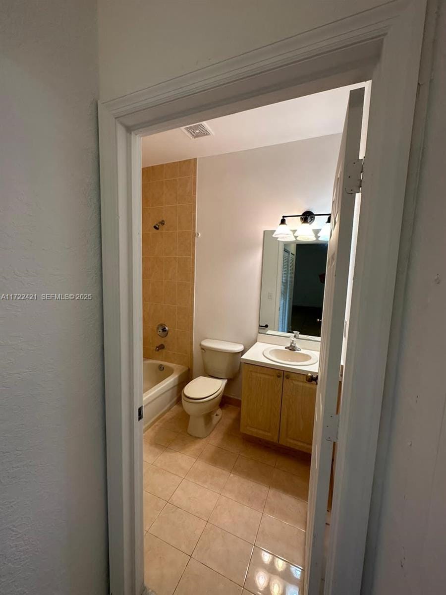 2589 NE 4th Street 205 — photo 9