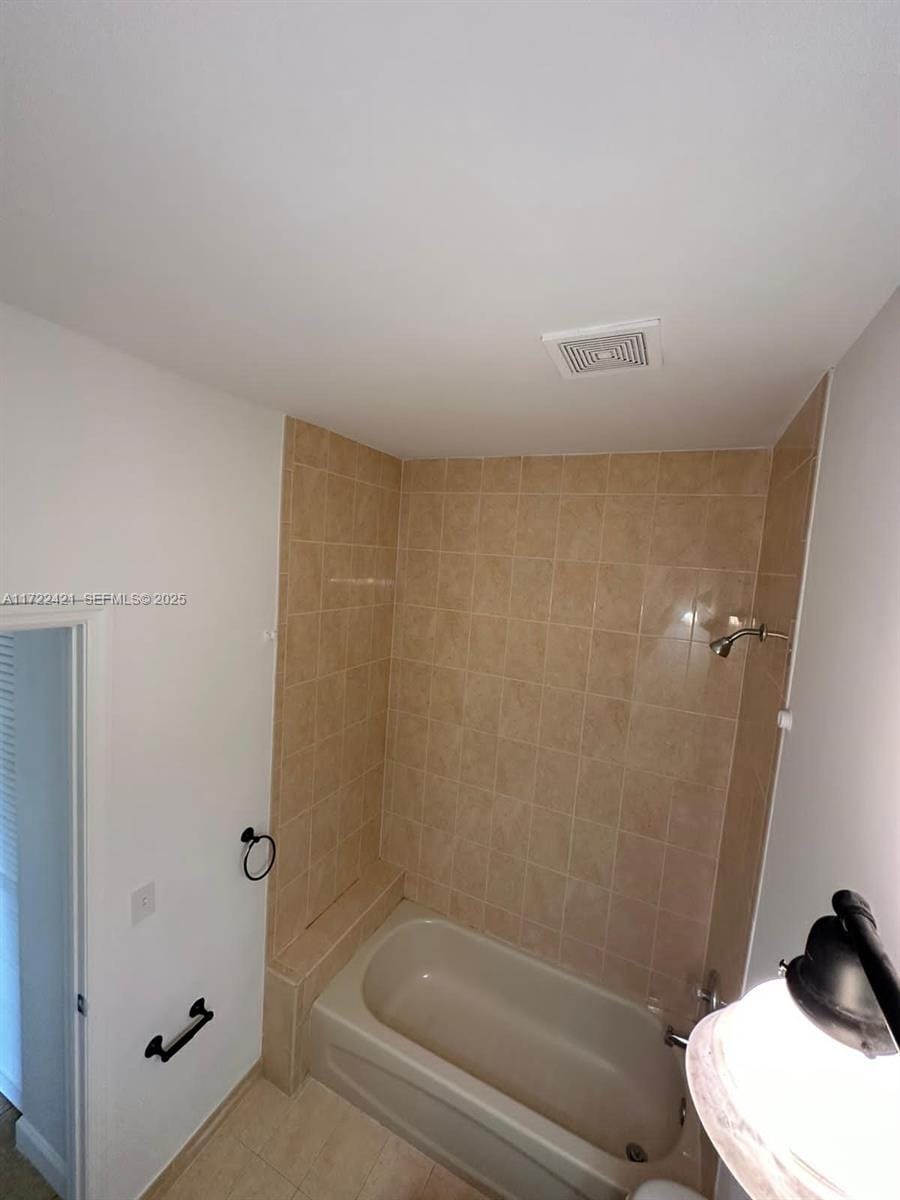 2589 NE 4th Street 205 — photo 10