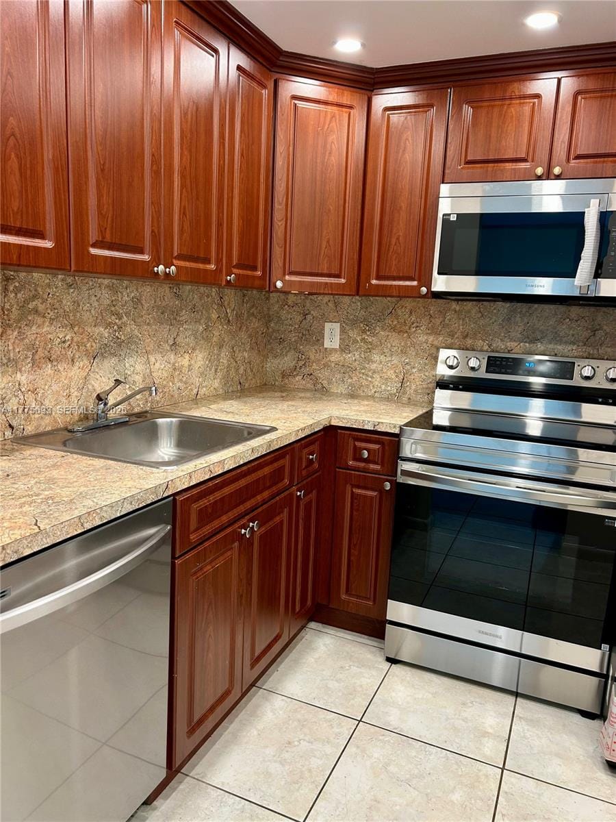 484 NW 165th St Road A-316 — photo 3