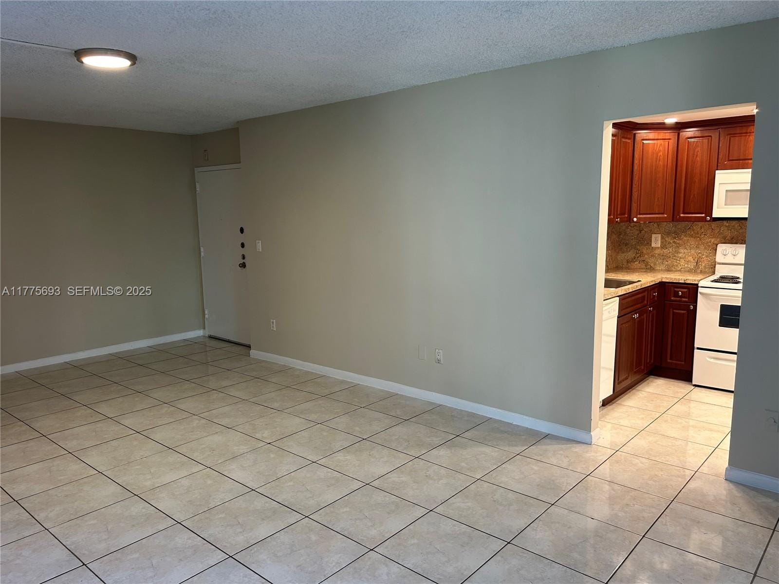 484 NW 165th St Road A-316 — photo 10