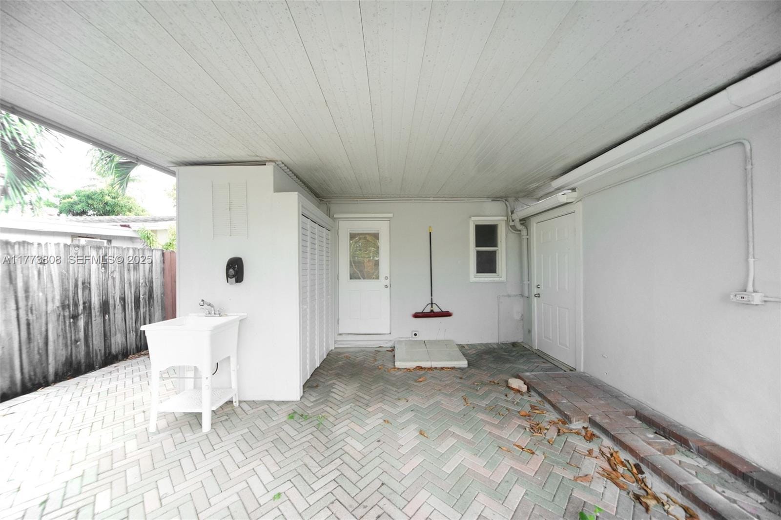 621 Hudson Road, West Palm Beach, FL 33405 photo 15