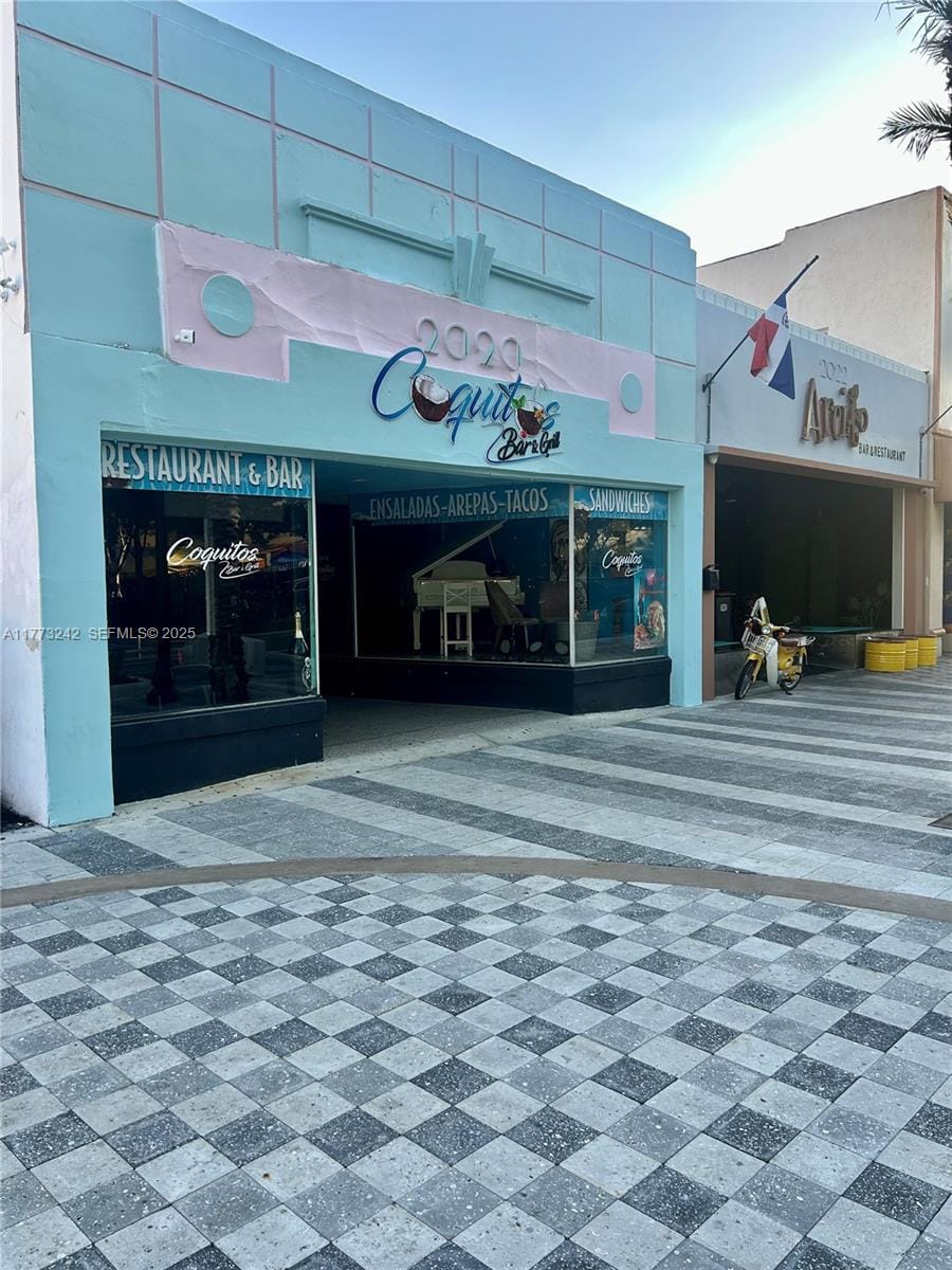 2020 Hollywood Boulevard, Hollywood, FL 33020