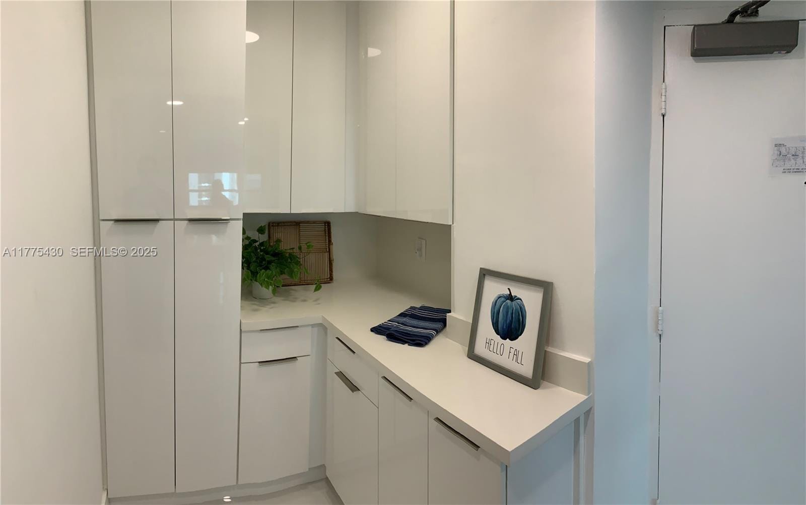 5445 Collins Avenue 1520 — photo 9