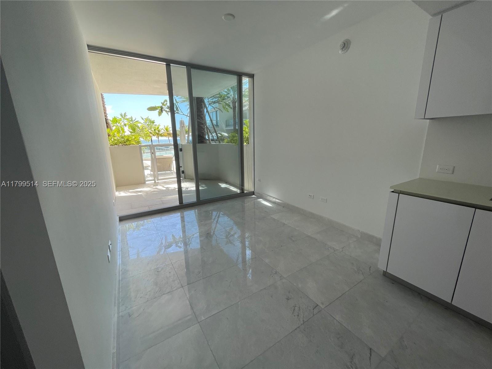18501 Collins Avenue Cabana 12 — photo 3