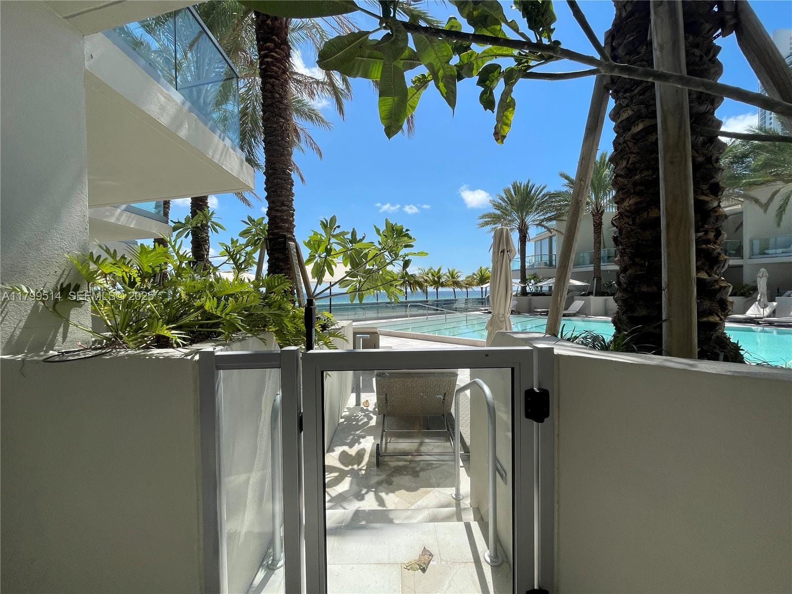 18501 Collins Avenue Cabana 12 — photo 5