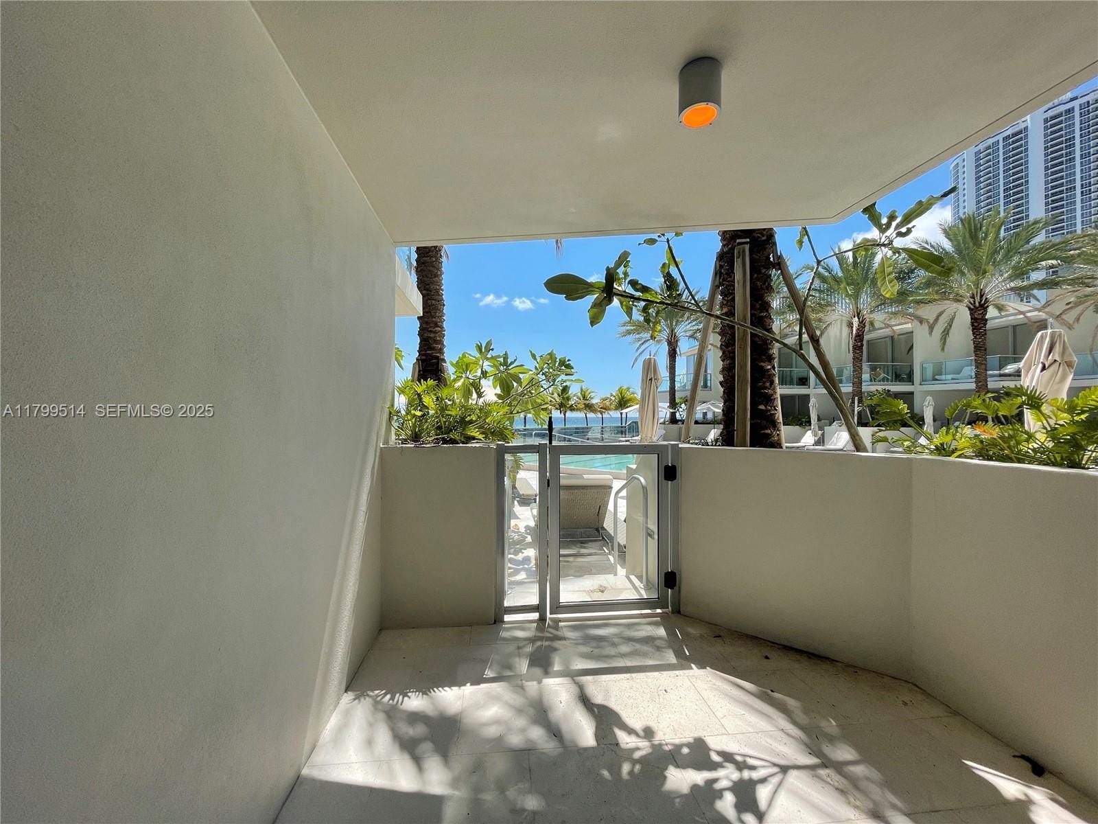 18501 Collins Avenue Cabana 12 — photo 6