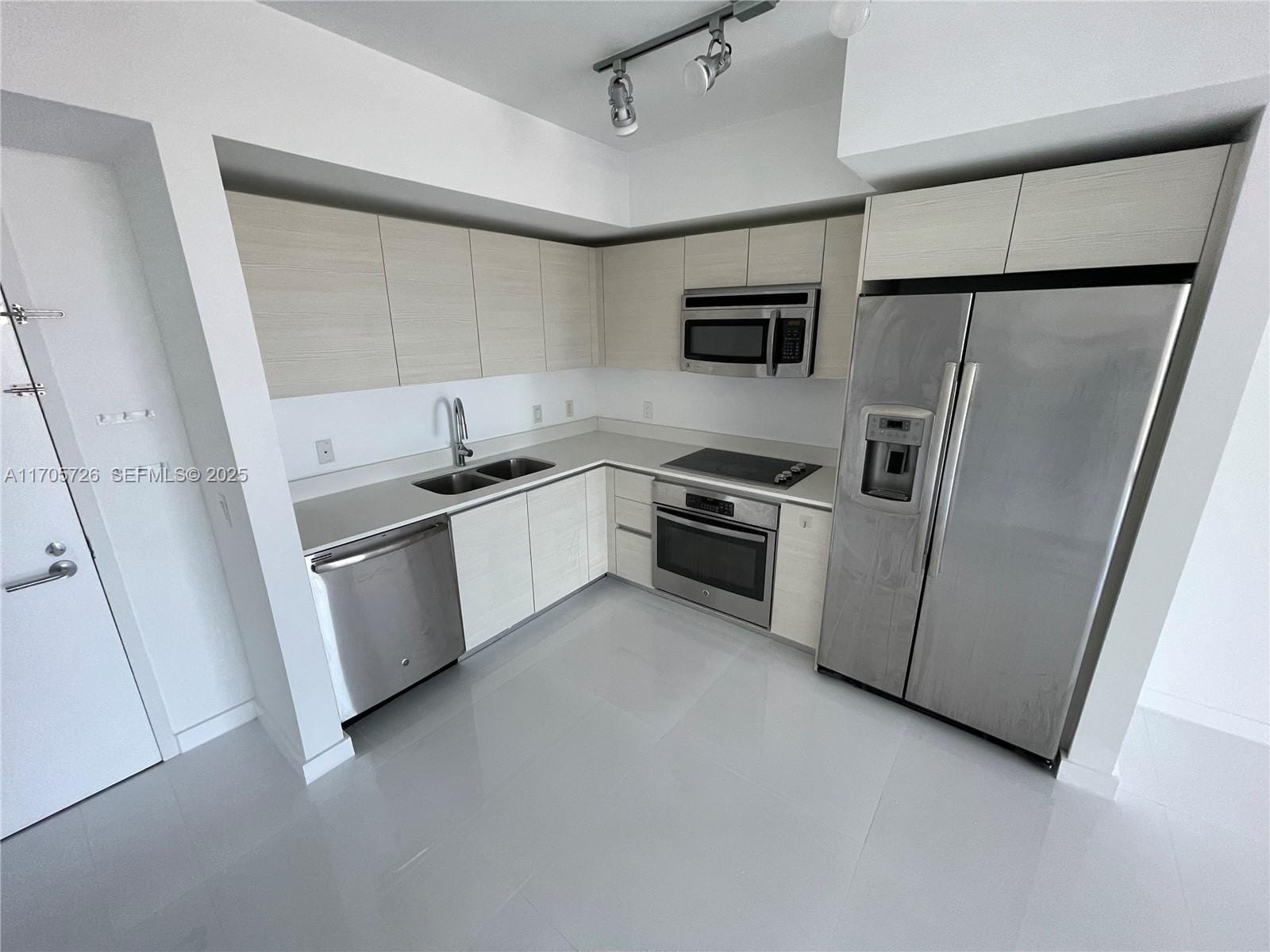 4250 Biscayne Boulevard 1104 — photo 3