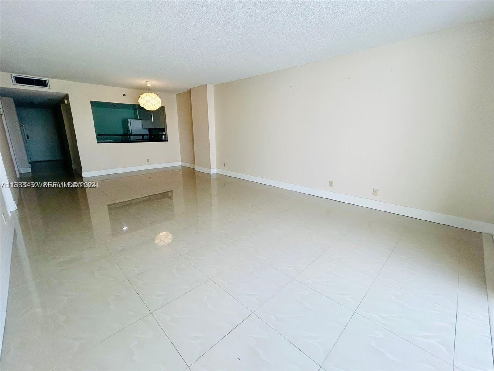 2625 Collins Avenue 409 — photo 2