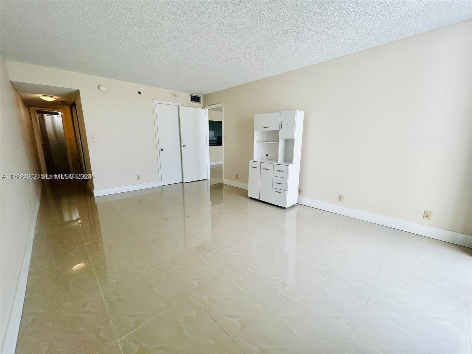 2625 Collins Avenue 409 — photo 11