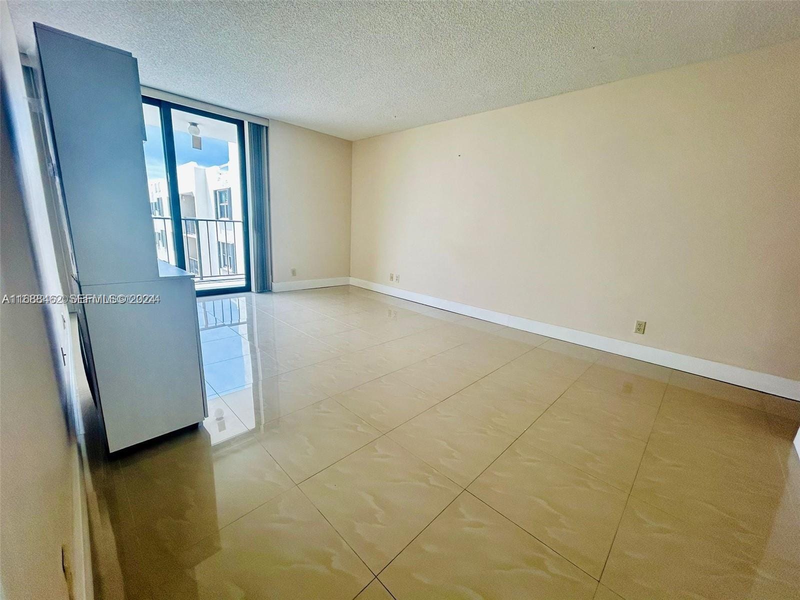 2625 Collins Avenue 409 — photo 12