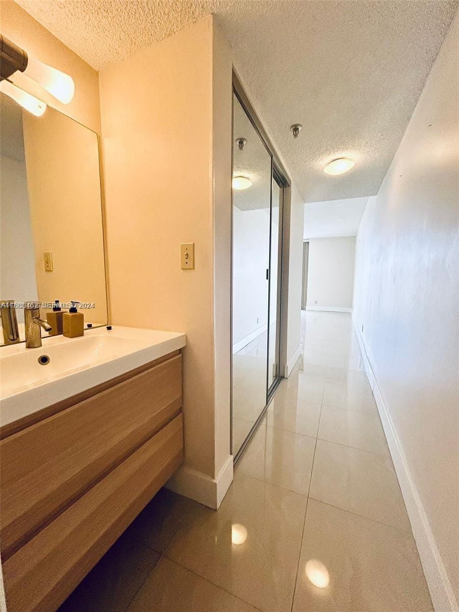 2625 Collins Avenue 409 — photo 6
