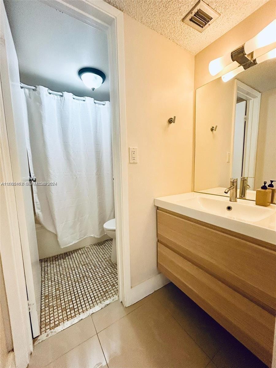2625 Collins Avenue 409 — photo 7