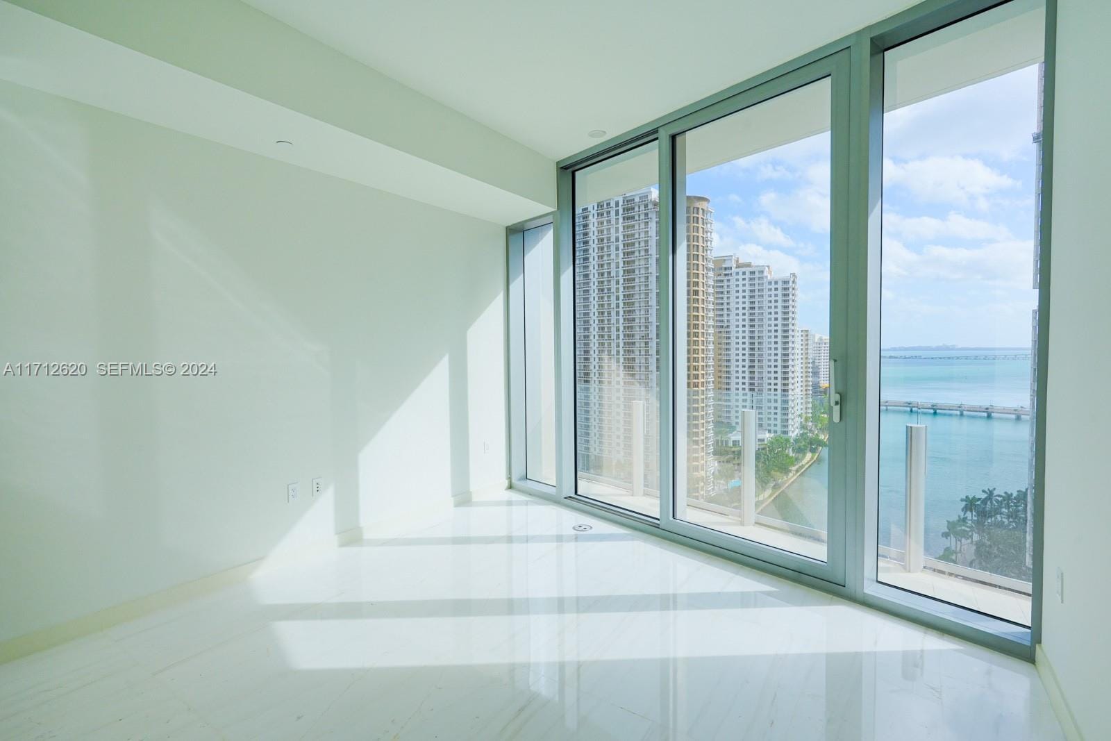 300 Biscayne Boulevard Way 1806, Miami, FL 33131 photo 14