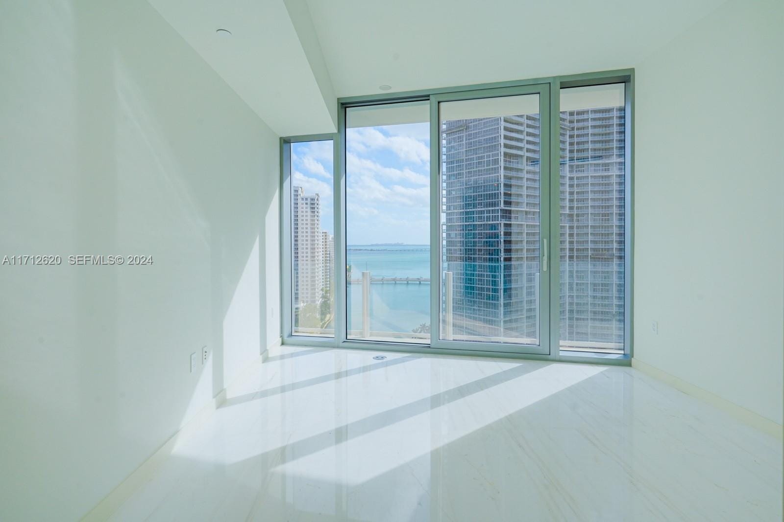 300 Biscayne Boulevard Way 1806, Miami, FL 33131 photo 15