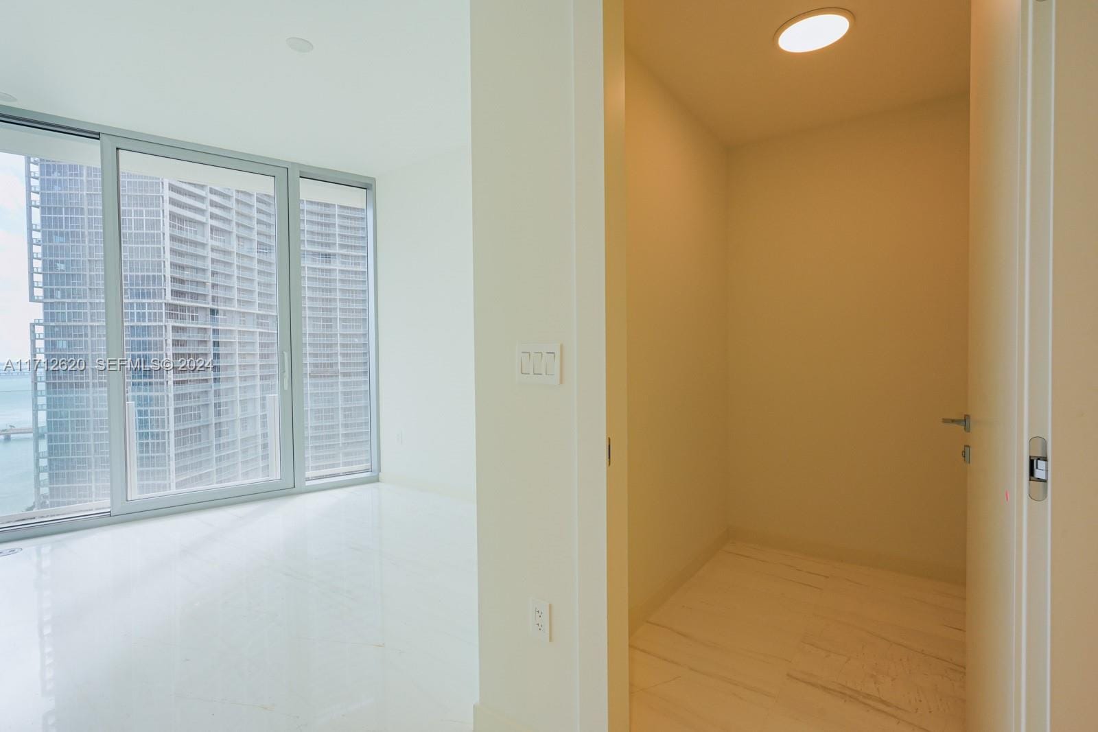 300 Biscayne Boulevard Way 1806, Miami, FL 33131 photo 16
