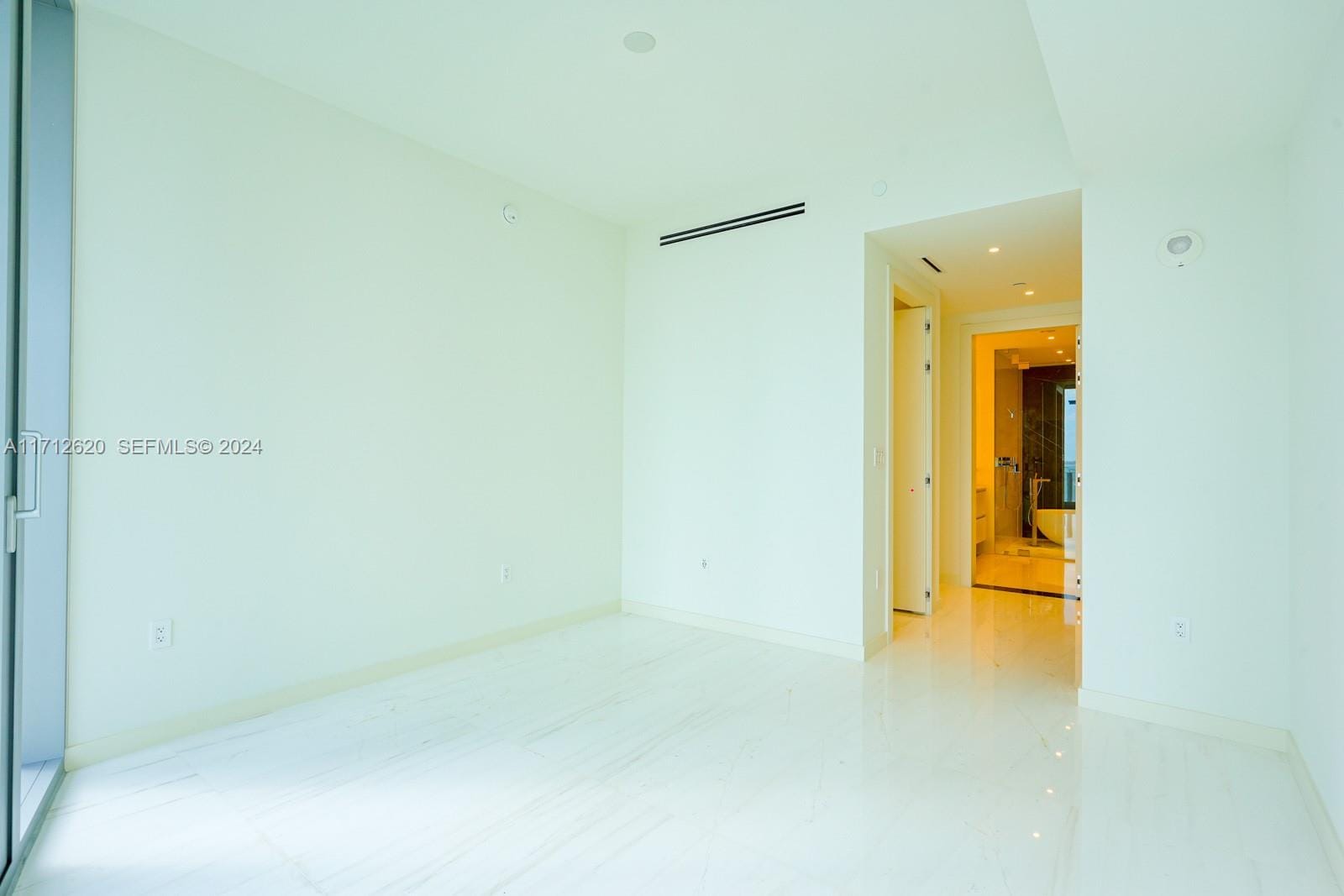 300 Biscayne Boulevard Way 1806 — photo 10