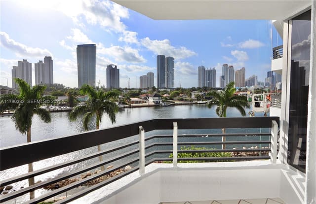 19195 NE 36th Court 608, sold in Mystic Pointe Condo No Tw, Aventura, FL