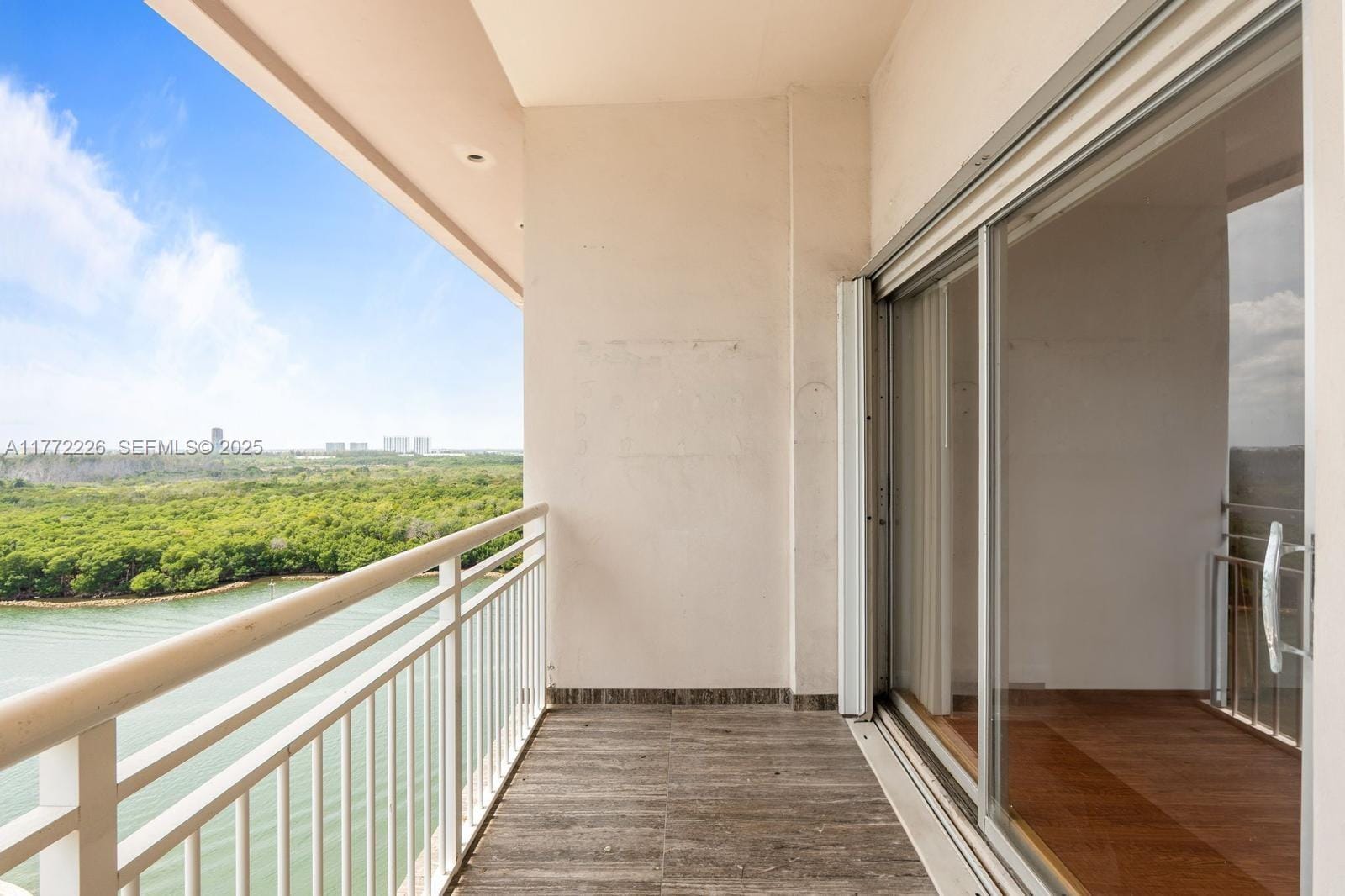 400 Kings Point Drive 1607 — photo 5