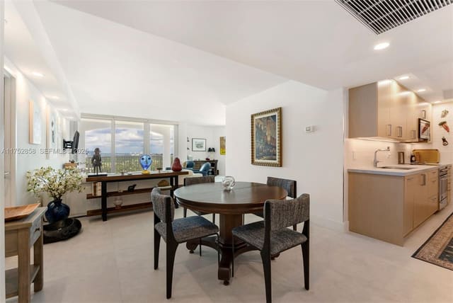 5401 Collins Avenue 1220, Miami Beach, FL 33140