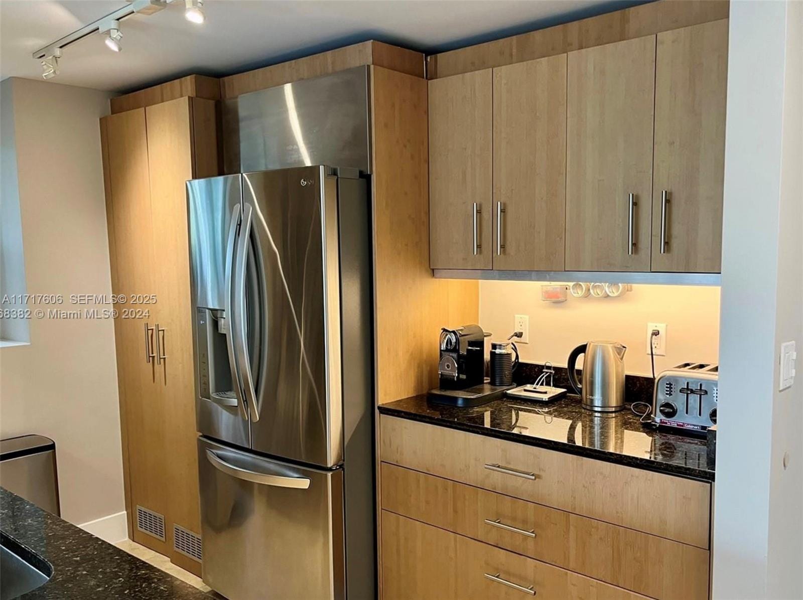 10275 Collins Avenue 331 — photo 9