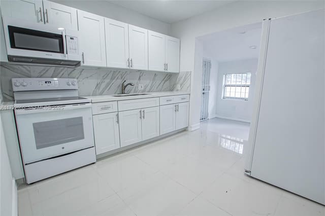 575 NW 49th Street, sold in Bay Vista Park Amd Pl, Miami, FL