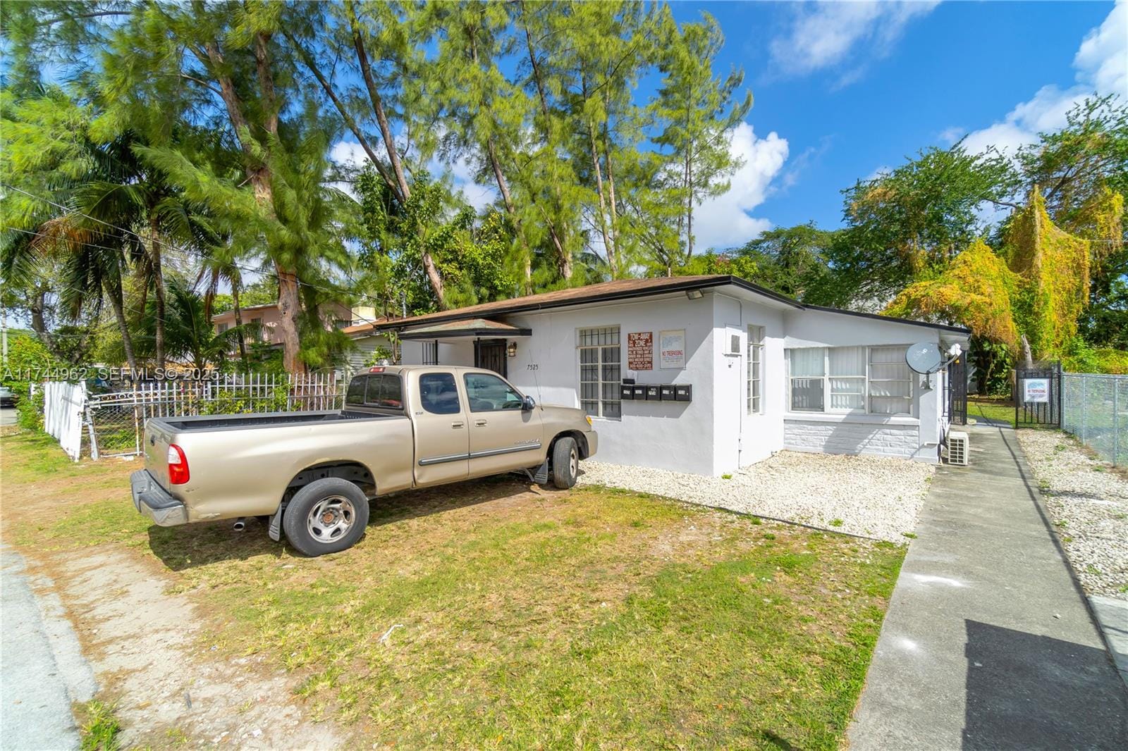 7525 NE Miami Court — photo 3