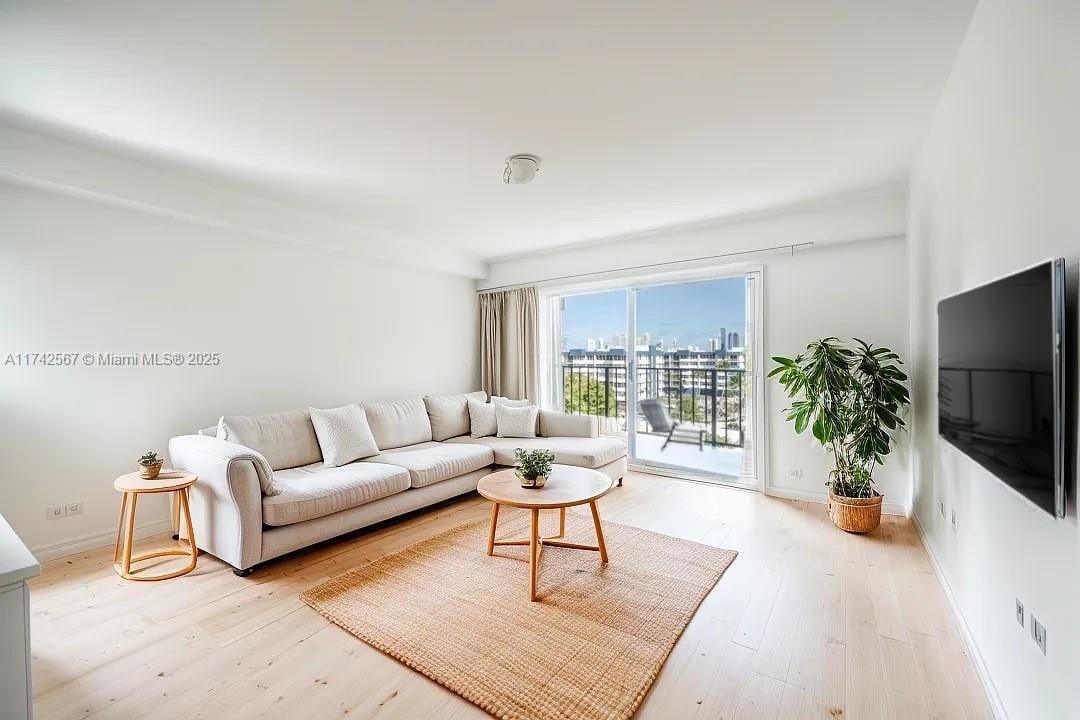 16508 NE 26th Avenue 603, North Miami Beach, FL 33160 photo 2