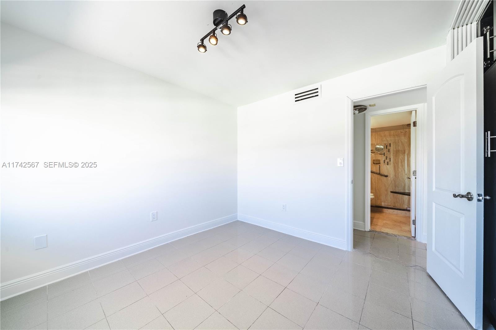 16508 NE 26th Avenue 603, North Miami Beach, FL 33160 photo 15