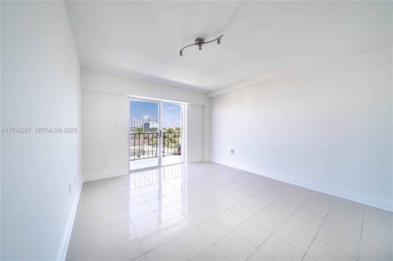 16508 NE 26th Avenue 603, North Miami Beach, FL 33160 photo 7