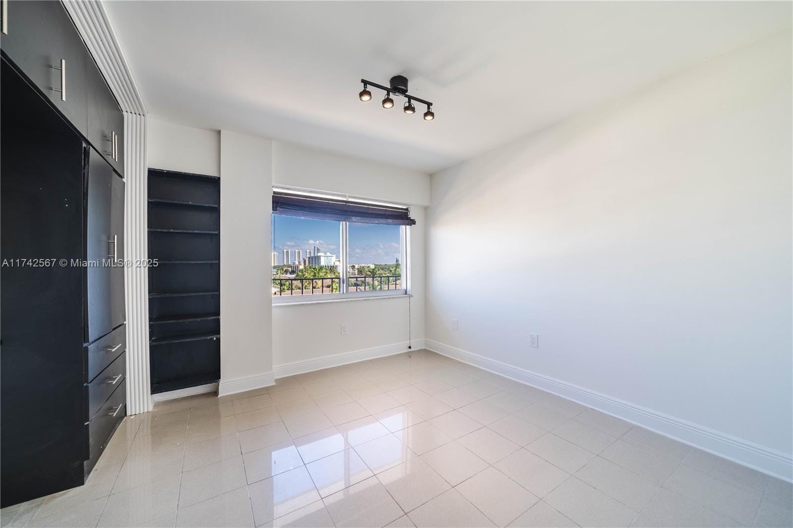 16508 NE 26th Avenue 603, North Miami Beach, FL 33160 photo 9