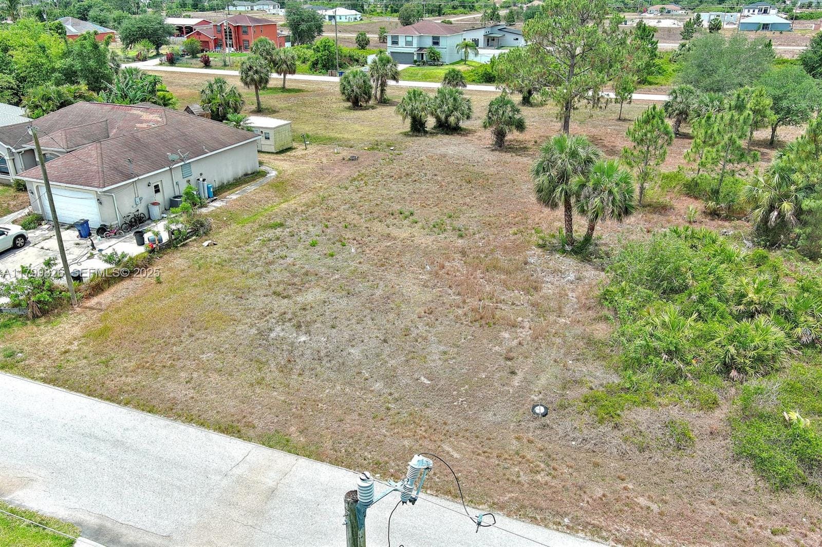 914 S Mercury Avenue — photo 4