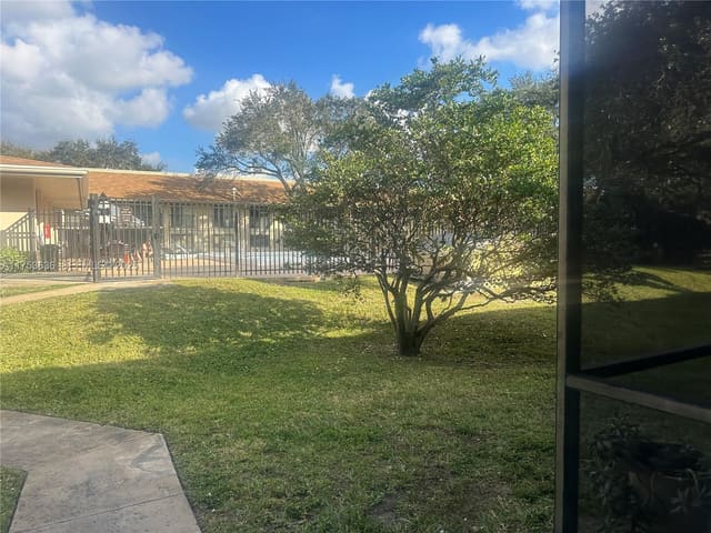 5851 Washington Street 84, Hampton Court, Hollywood, FL