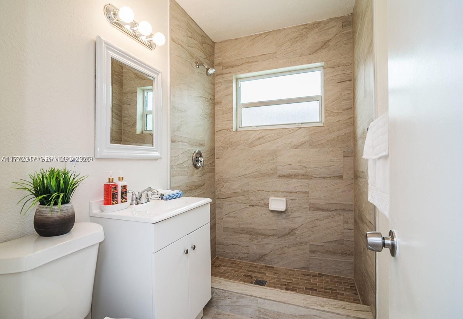 2542 Fillmore Street — photo 3