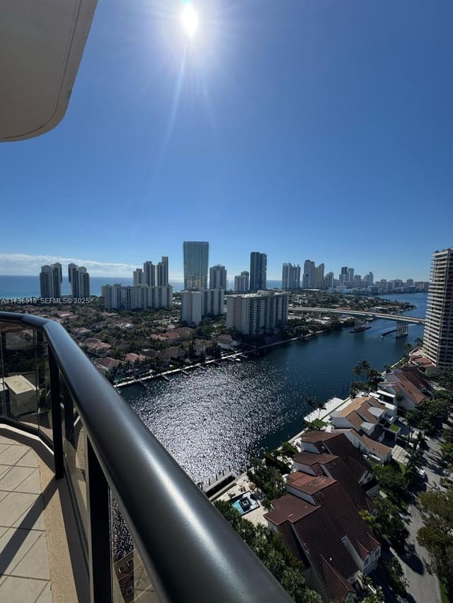 19667 Turnberry Way 25 B, Aventura, FL 33180