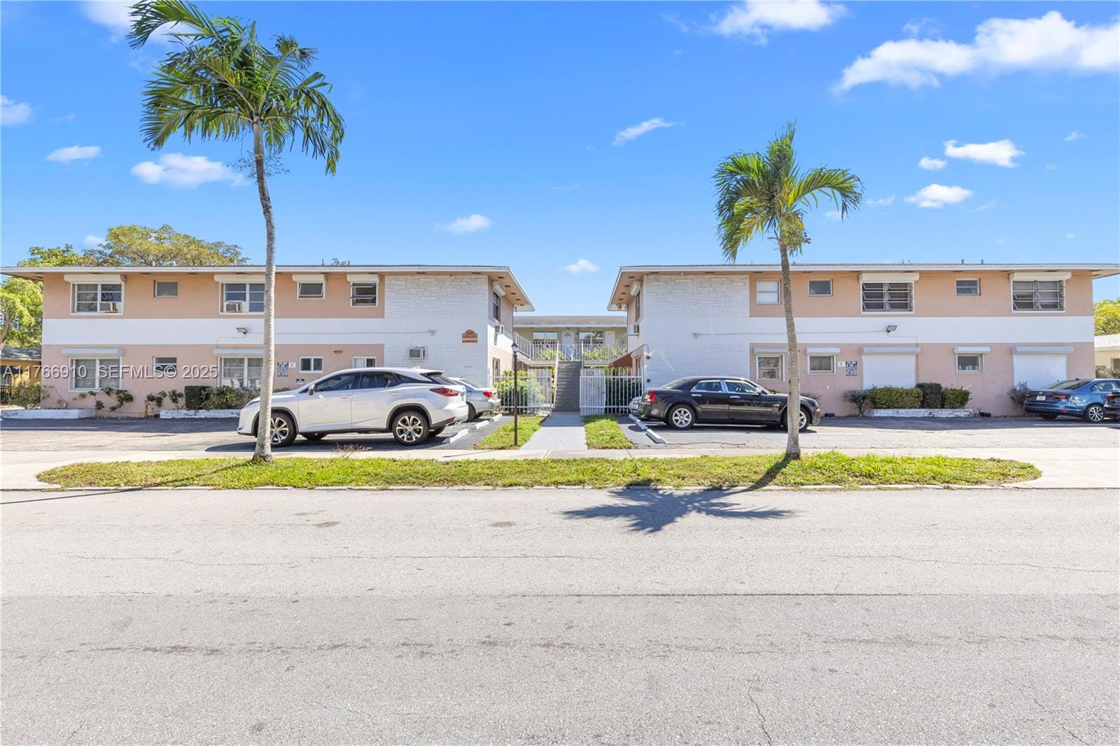 2000 Buchanan Street, Hollywood, FL 33020