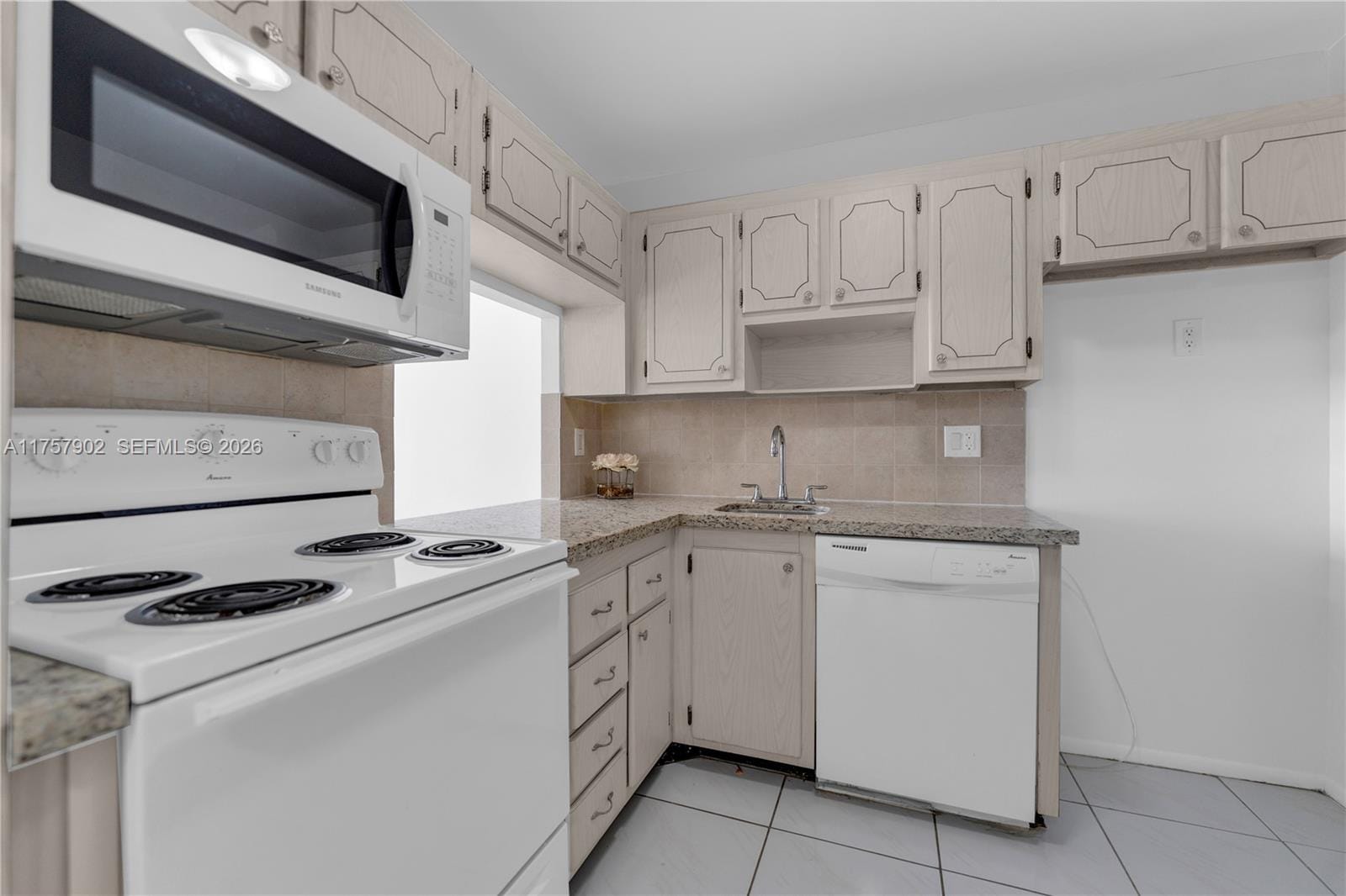 1817 S Ocean Drive 827 — photo 3