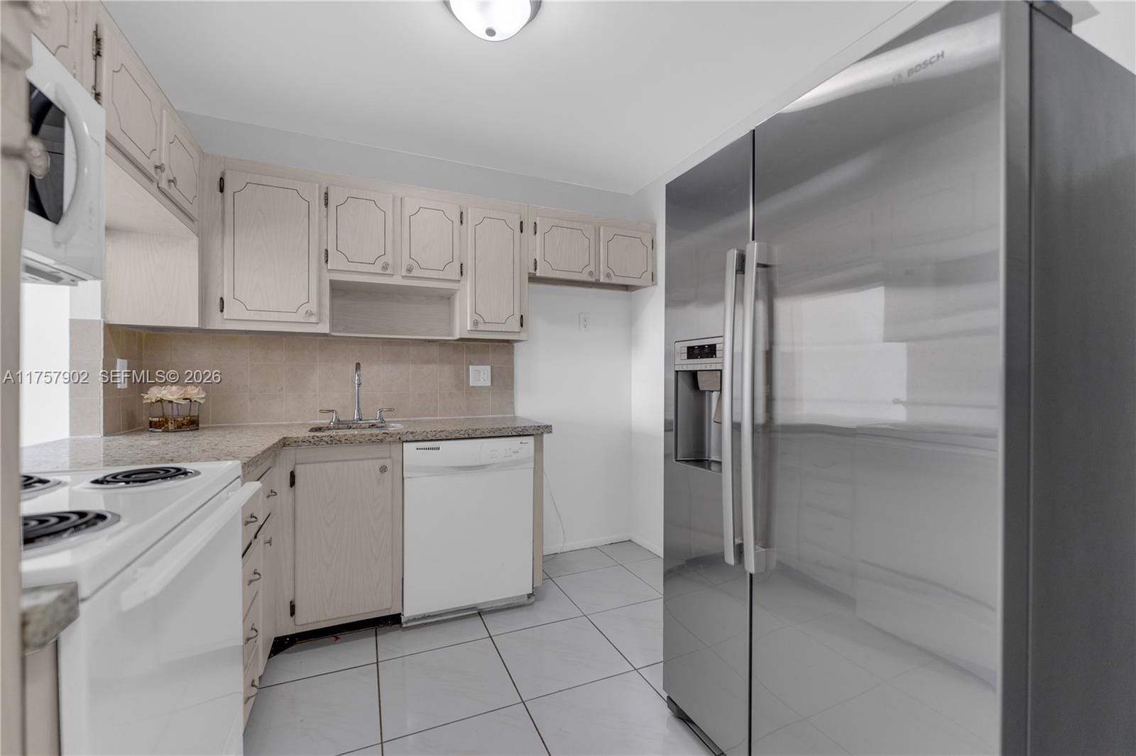 1817 S Ocean Drive 827 — photo 4