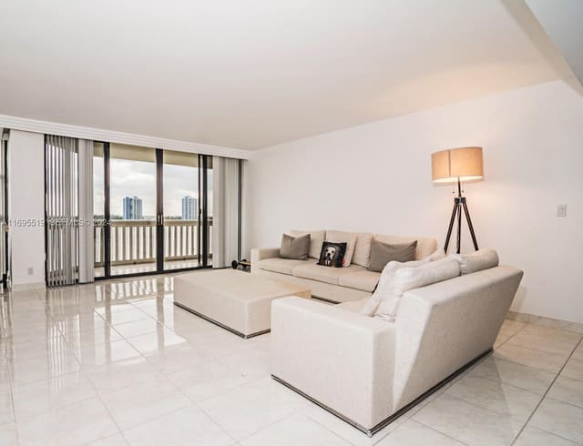 1000 Island Boulevard 802, sold in Williams Island, Aventura, FL