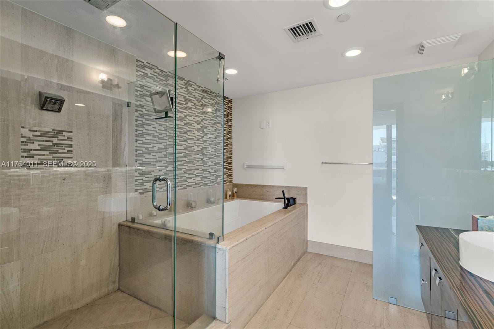 5875 Collins Avenue 1704, Miami Beach, FL 33140 photo 16